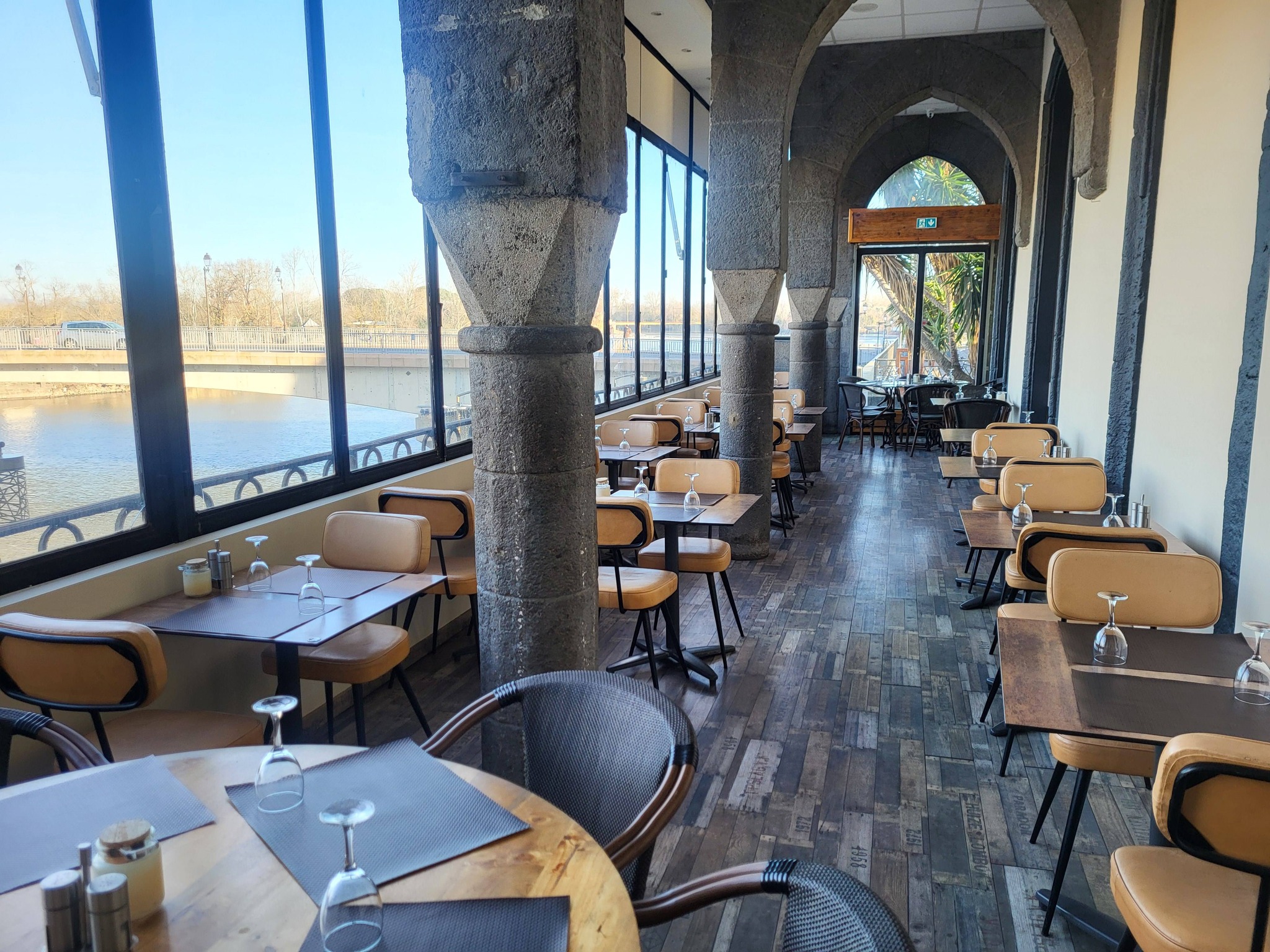 Salle au bord de l'eau